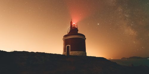 Farol orienta com clareza